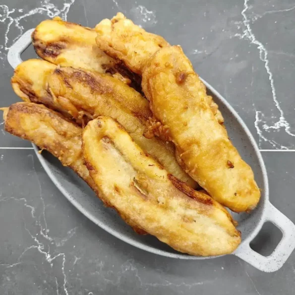 Indonesian Banana Fritters (Pisang Goreng)