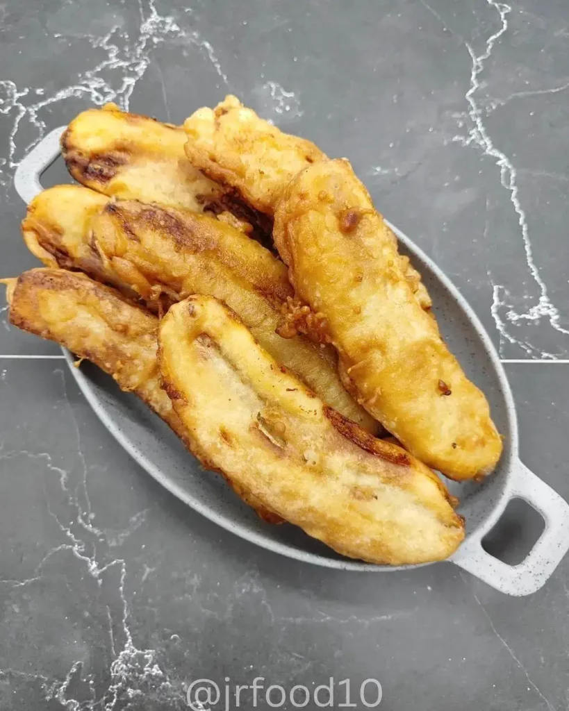 Indonesian Banana Fritters (Pisang Goreng)