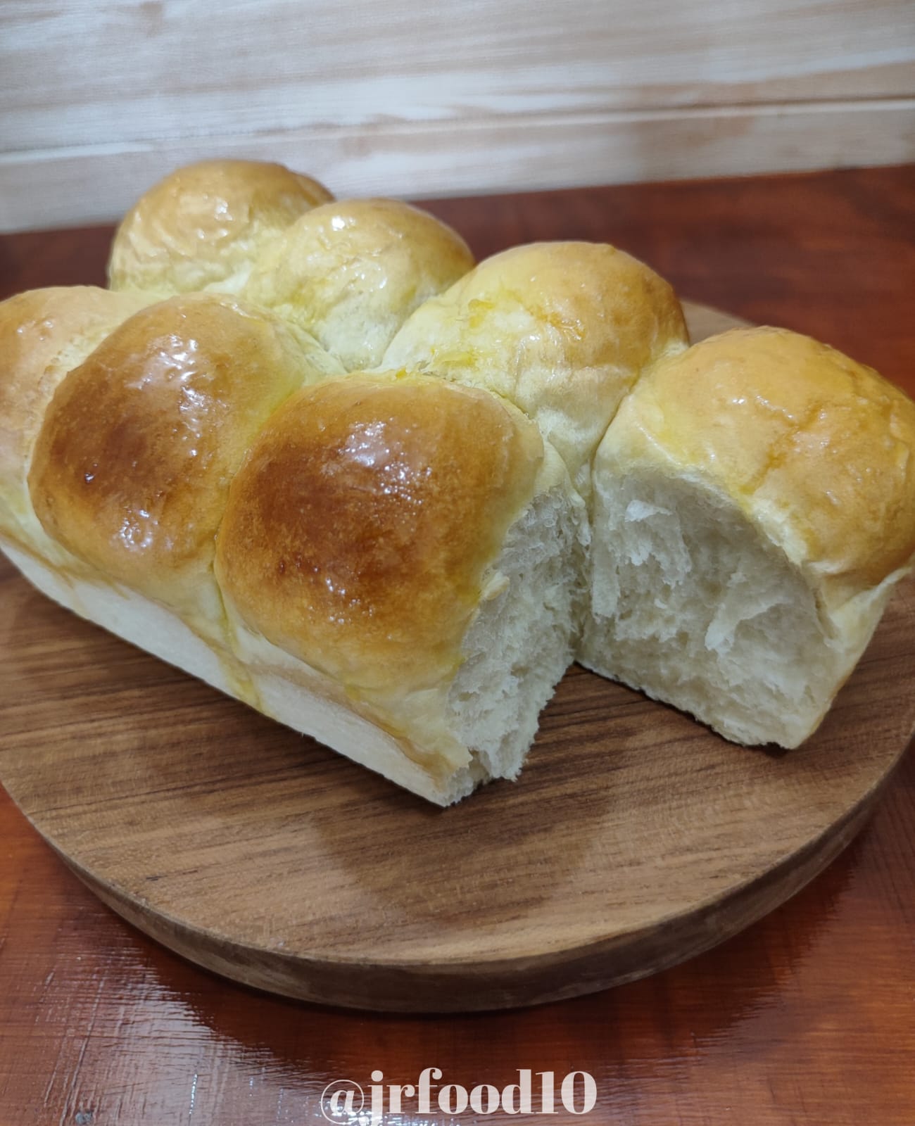 Eggless dinner rolls